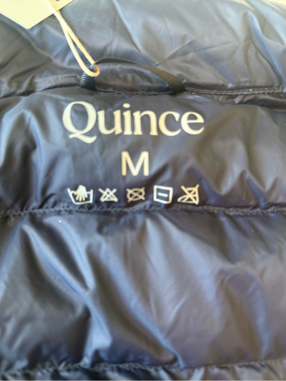 Quince Lightweight Down Packable Puffer Vest in navy, women’s size Medium. NWT - Picture 14 of 14